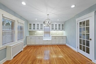 90 Beverly Ave in Floral Park, NY - Building Photo - Building Photo