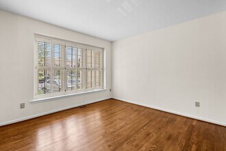 10794 Brewer House Rd in Rockville, MD - Building Photo - Building Photo