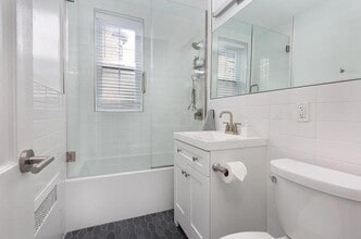 67 Marion St, Unit 2 in Brookline, MA - Foto de edificio - Building Photo