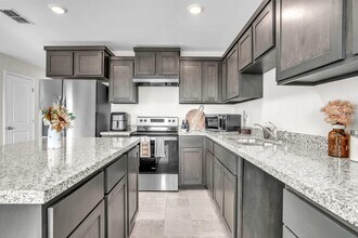 5112 Anacahuita Dr in Laredo, TX - Building Photo - Building Photo