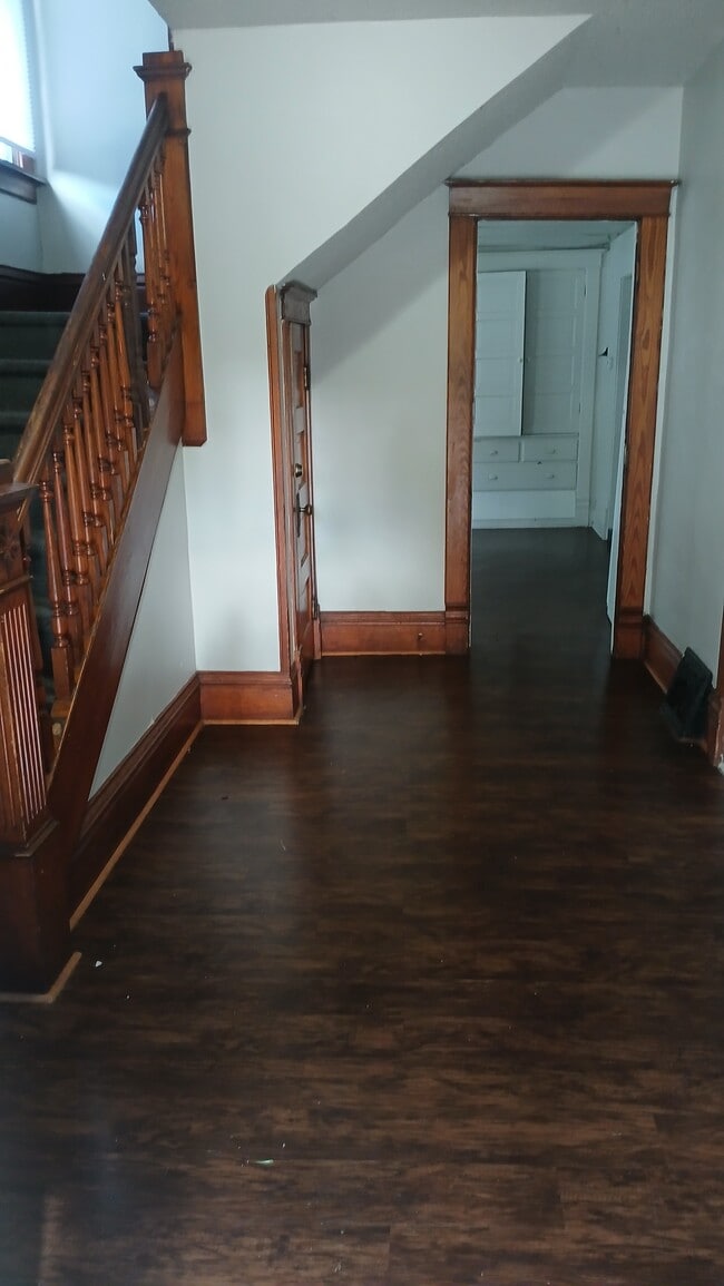 628 N Linn St, Unit #1 in Iowa City, IA - Foto de edificio - Building Photo