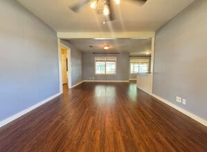 1704 S Park St in Brenham, TX - Building Photo - Building Photo