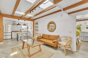 718 Vernon Ave, Unit #A in Venice, CA - Building Photo