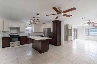 1021 E Ebony Ln in Edinburg, TX - Building Photo - Building Photo