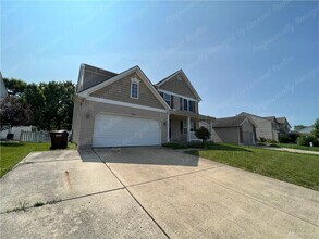 390 Chapelgate Dr in Fairborn, OH - Building Photo - Building Photo