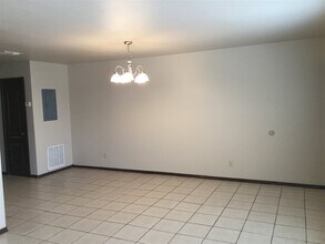 3110 Potomac Loop-Unit -3 in Laredo, TX - Building Photo - Building Photo