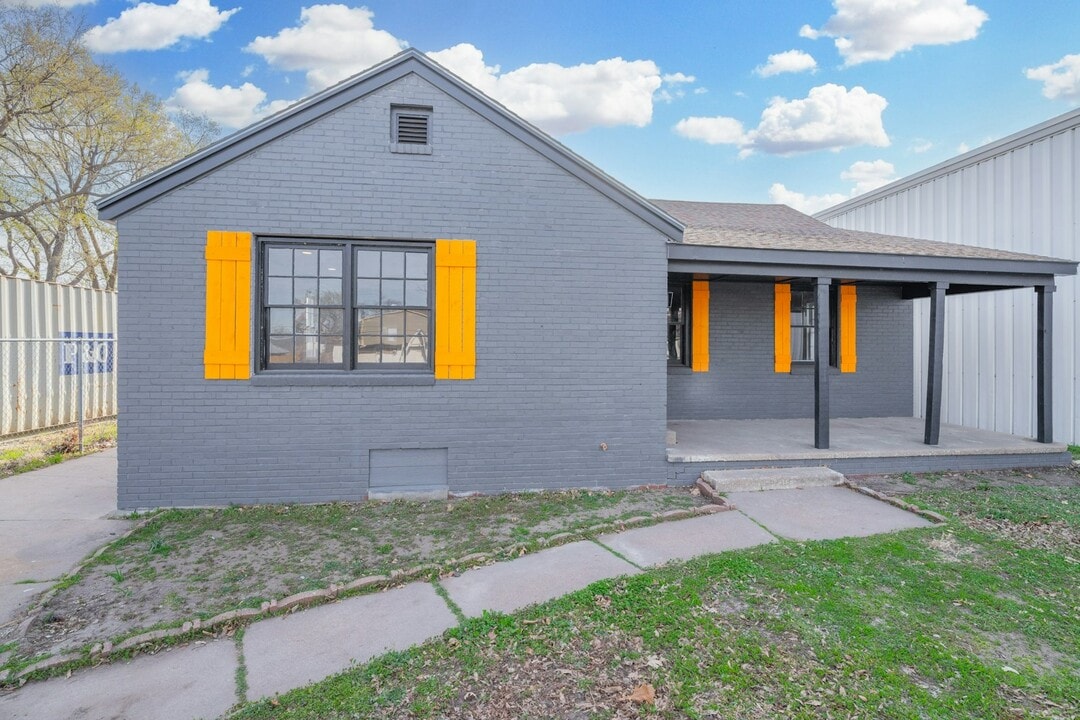 212 New York St in Wichita, KS - Foto de edificio