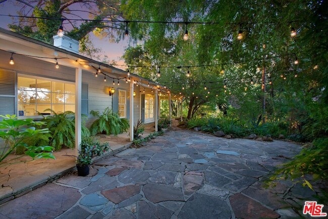 3231 Coldwater Canyon Ln in Beverly Hills, CA - Building Photo - Building Photo