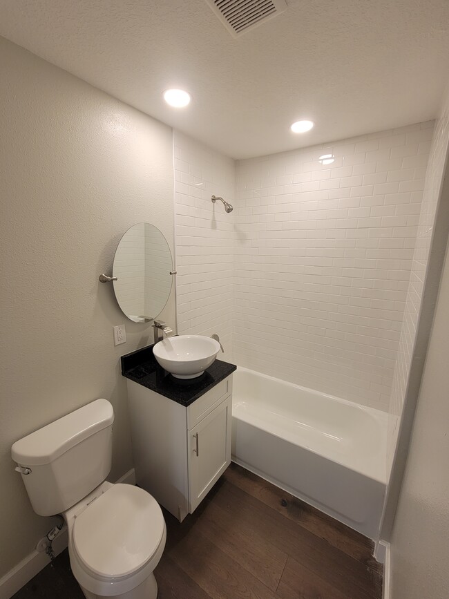 611 Tanglewood St, Unit Duplex in Daytona Beach, FL - Foto de edificio - Building Photo