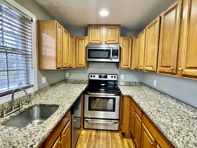 28 Clark St in West Haven, CT - Foto de edificio - Building Photo