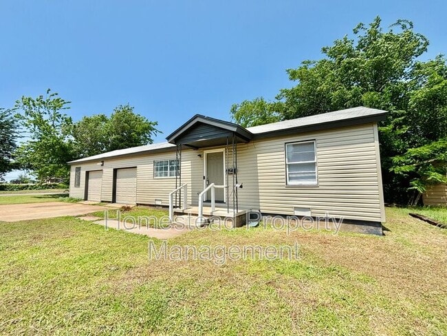 property at 4101 SE 42nd St