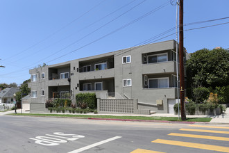 10751 Holman Ave in Los Angeles, CA - Building Photo - Building Photo