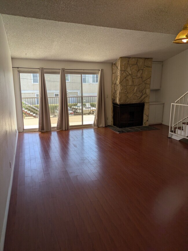 2105 Mathews Ave in Redondo Beach, CA - Building Photo - Building Photo