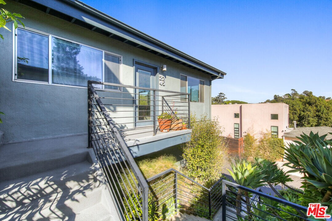 2245 Silver Ridge Ave in Los Angeles, CA - Building Photo