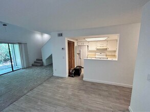 7200 SW 8th Ave, Unit A5 in Gainesville, FL - Foto de edificio - Building Photo