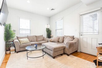 142 Boston St in Boston, MA - Building Photo - Building Photo