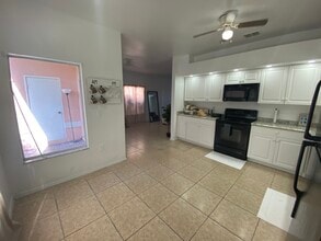 842 Monopoly Ct in Orlando, FL - Foto de edificio - Building Photo
