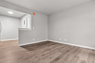 White Rock Apartments in Tacoma, WA - Foto de edificio - Building Photo