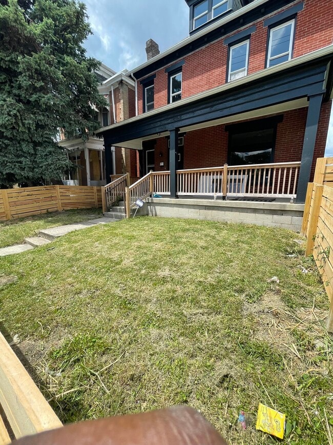 501 Saint Clair Ave in Columbus, OH - Foto de edificio - Building Photo