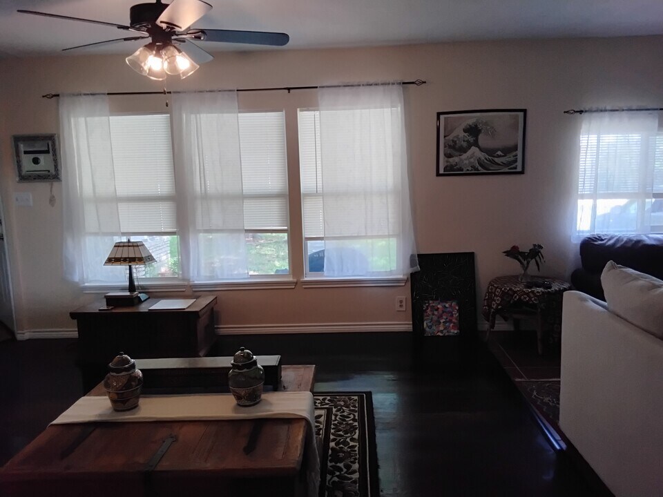 219 Karen Ln in San Antonio, TX - Building Photo