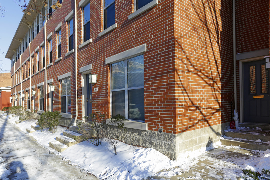 Sarah Street Townhouses in Pittsburgh, PA - Foto de edificio