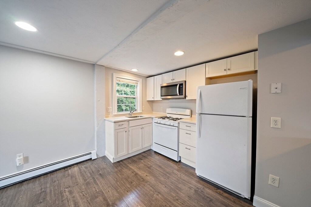 238 Neponset St in Canton, MA - Building Photo