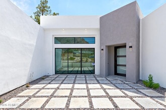 2423 E Lincoln Cir in Phoenix, AZ - Building Photo - Building Photo