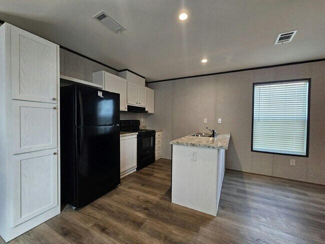 1057 Myakka Dr in North Fort Myers, FL - Building Photo - Building Photo