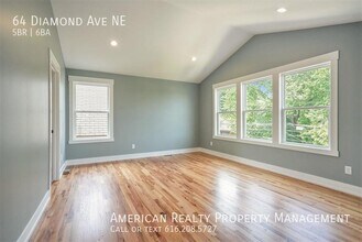 64 Diamond Ave NE in Grand Rapids, MI - Building Photo - Building Photo