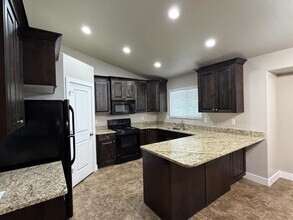 2103 925 W in Pleasant View, UT - Building Photo - Building Photo