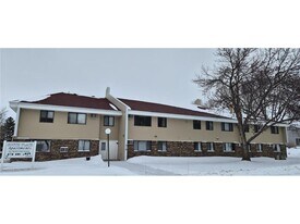 318 Spruce St in Paynesville, MN - Building Photo
