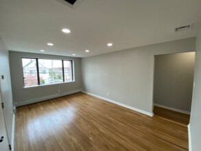 100 Lakeview Ave-Unit -3B in Clifton, NJ - Foto de edificio - Building Photo