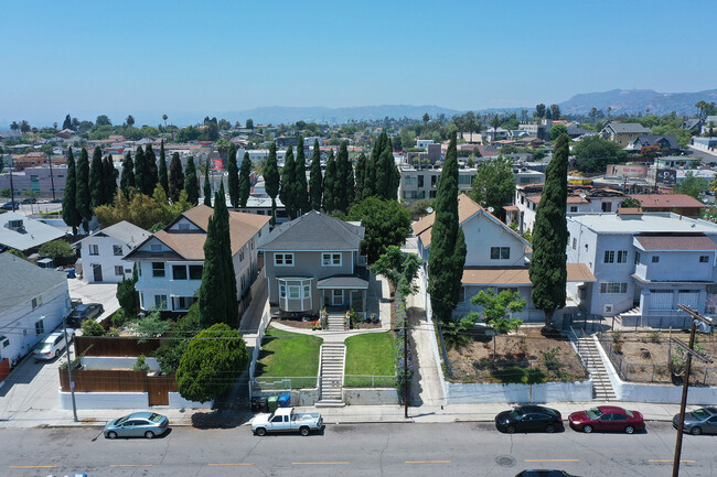 1021-1023 N Bonnie Brae St in Los Angeles, CA - Building Photo - Building Photo