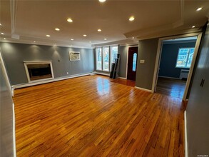 927 Jackson Ave in Lindenhurst, NY - Foto de edificio - Building Photo