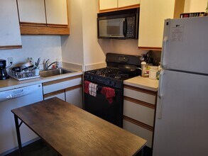 44 Washington St, Unit 703 in Brookline, MA - Foto de edificio - Building Photo