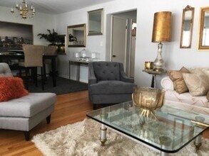 711 Locust Rd in Wilmette, IL - Building Photo - Building Photo