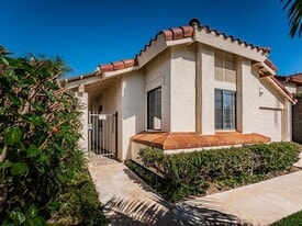 906 Alyssum Rd in Carlsbad, CA - Building Photo