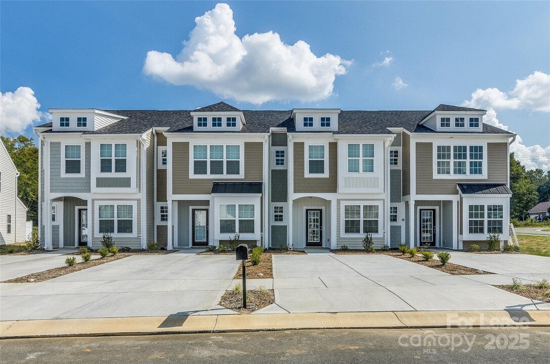 276 Halton Crossing Dr SW in Concord, NC - Building Photo