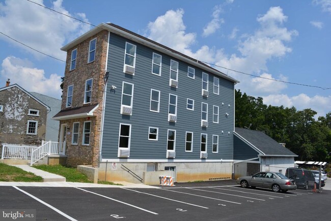 7631 Ridge Ave in Philadelphia, PA - Building Photo - Building Photo