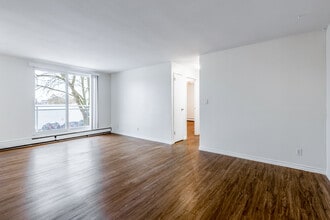 Perry Manor Apartments in Woodstock, ON - Building Photo - Interior Photo