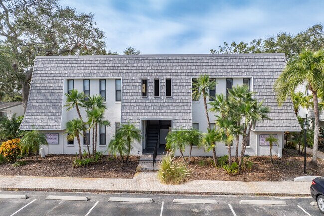 Victoria Palms Apartments in Dunedin, FL - Foto de edificio - Building Photo