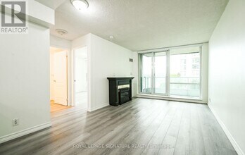 33 Elm Dr W in Mississauga, ON - Building Photo - Building Photo
