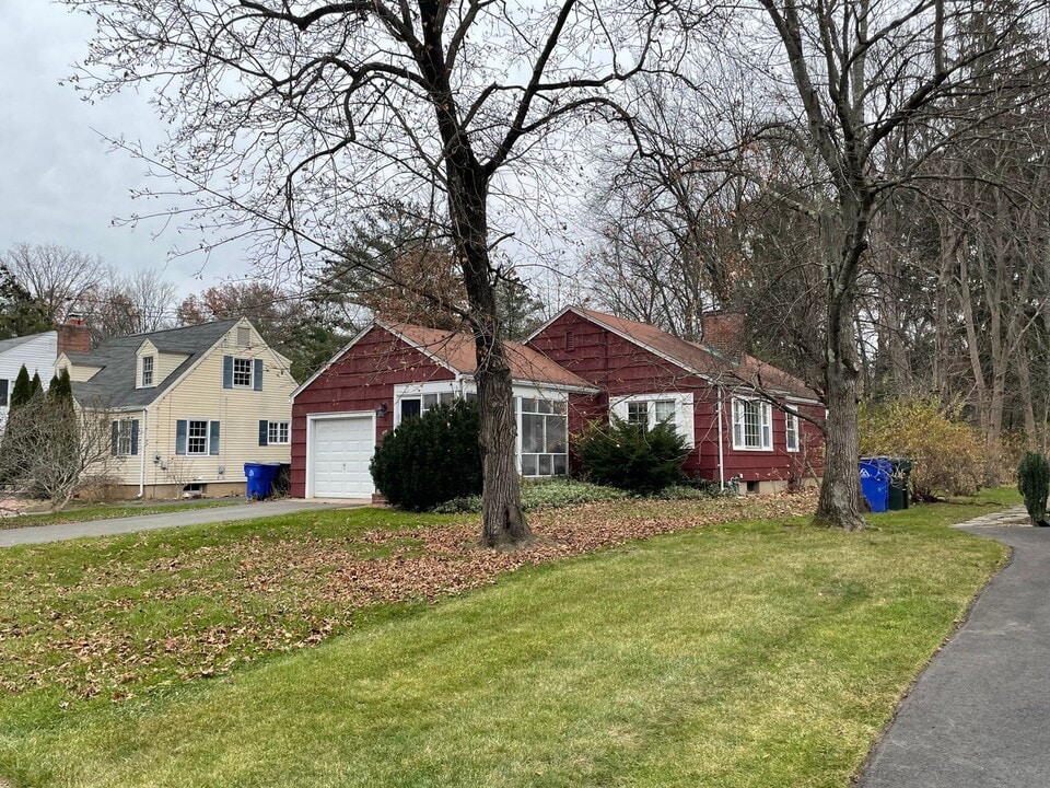 278 Auburn Rd in West Hartford, CT - Building Photo