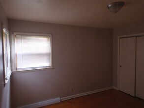 5825 N 76th St, Unit 11095 in Milwaukee, WI - Foto de edificio - Building Photo