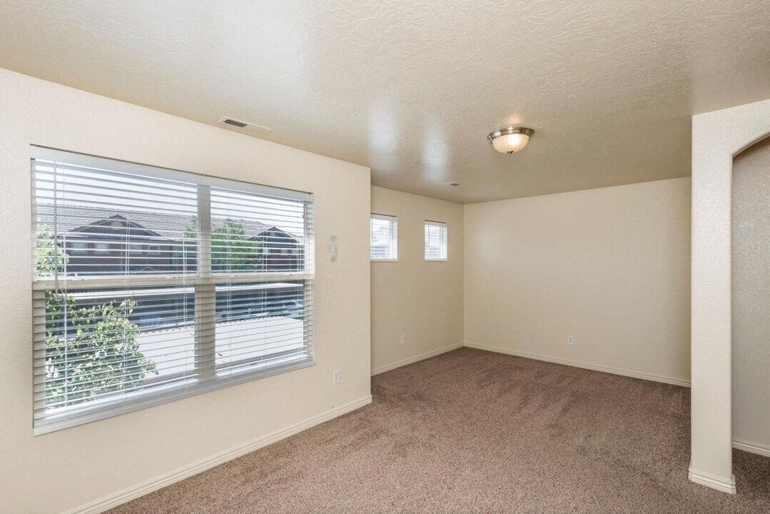 3155 S Hidden Valley Dr in Saint George, UT - Building Photo
