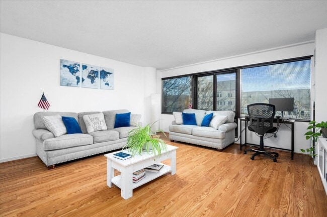 127 Greyrock Pl in Stamford, CT - Building Photo - Building Photo