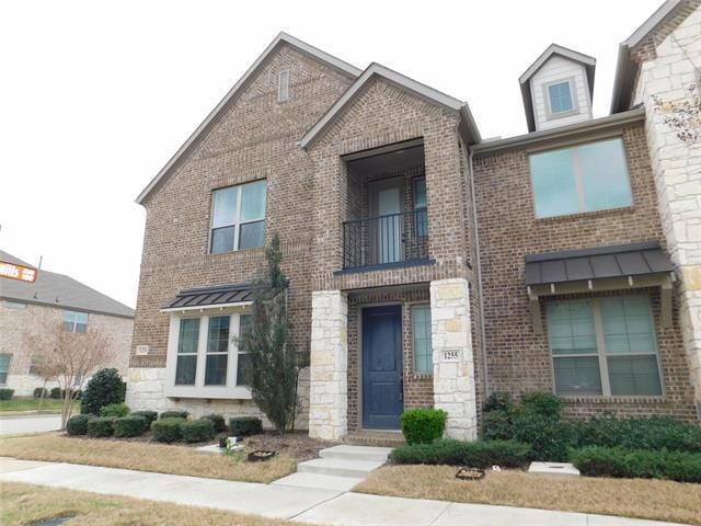 1255 Casselberry Dr in Flower Mound, TX - Foto de edificio - Building Photo