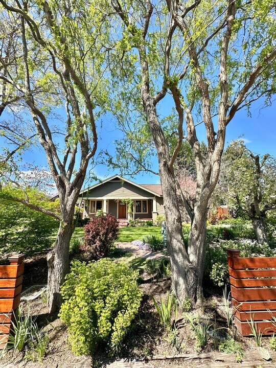 2180 Milford Dr in Medford, OR - Building Photo