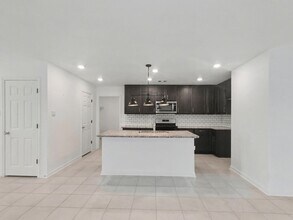 1310 Cardinal Trl in Texas City, TX - Building Photo - Building Photo