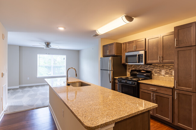 The Arbors at Western Branch - Senior in Chesapeake, VA - Foto de edificio - Building Photo